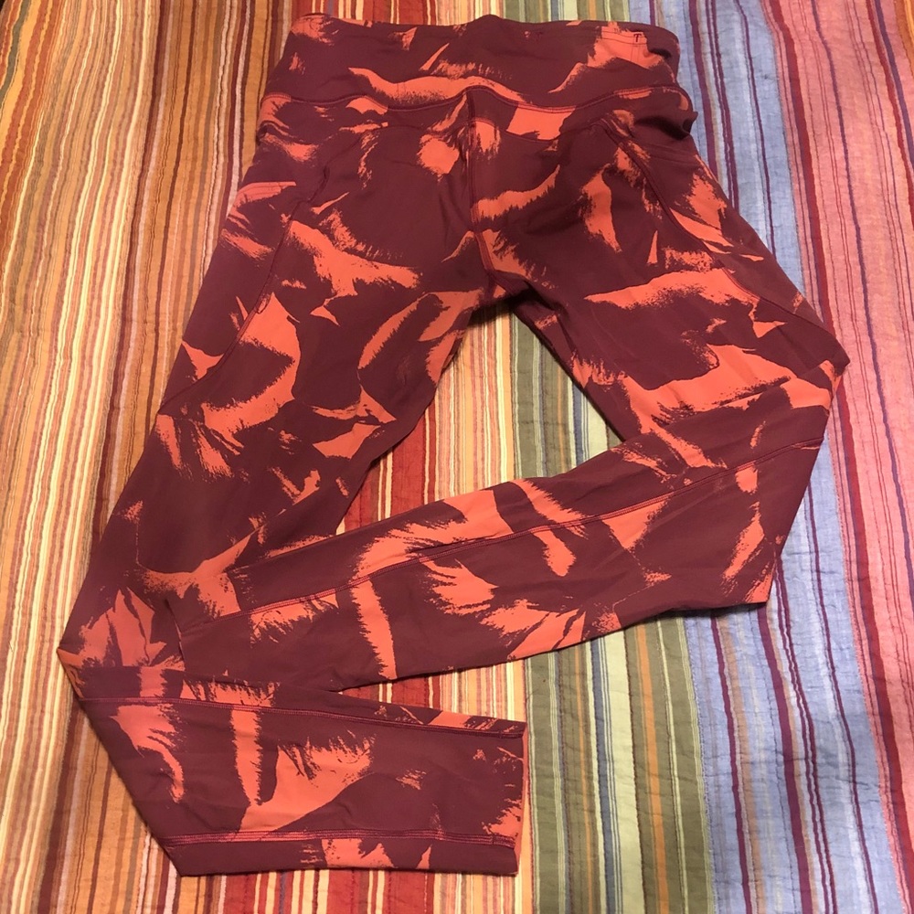 Fast and free burgundy size 8 Lululemon